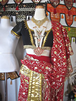 インド・アラブ民族衣装の写真